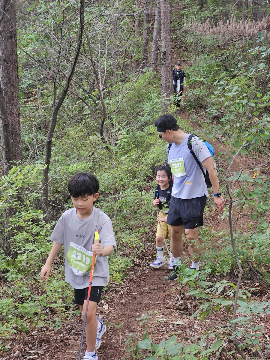 검봉산 오르막길